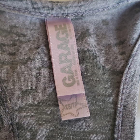 Cute top - Picture 3 of 4